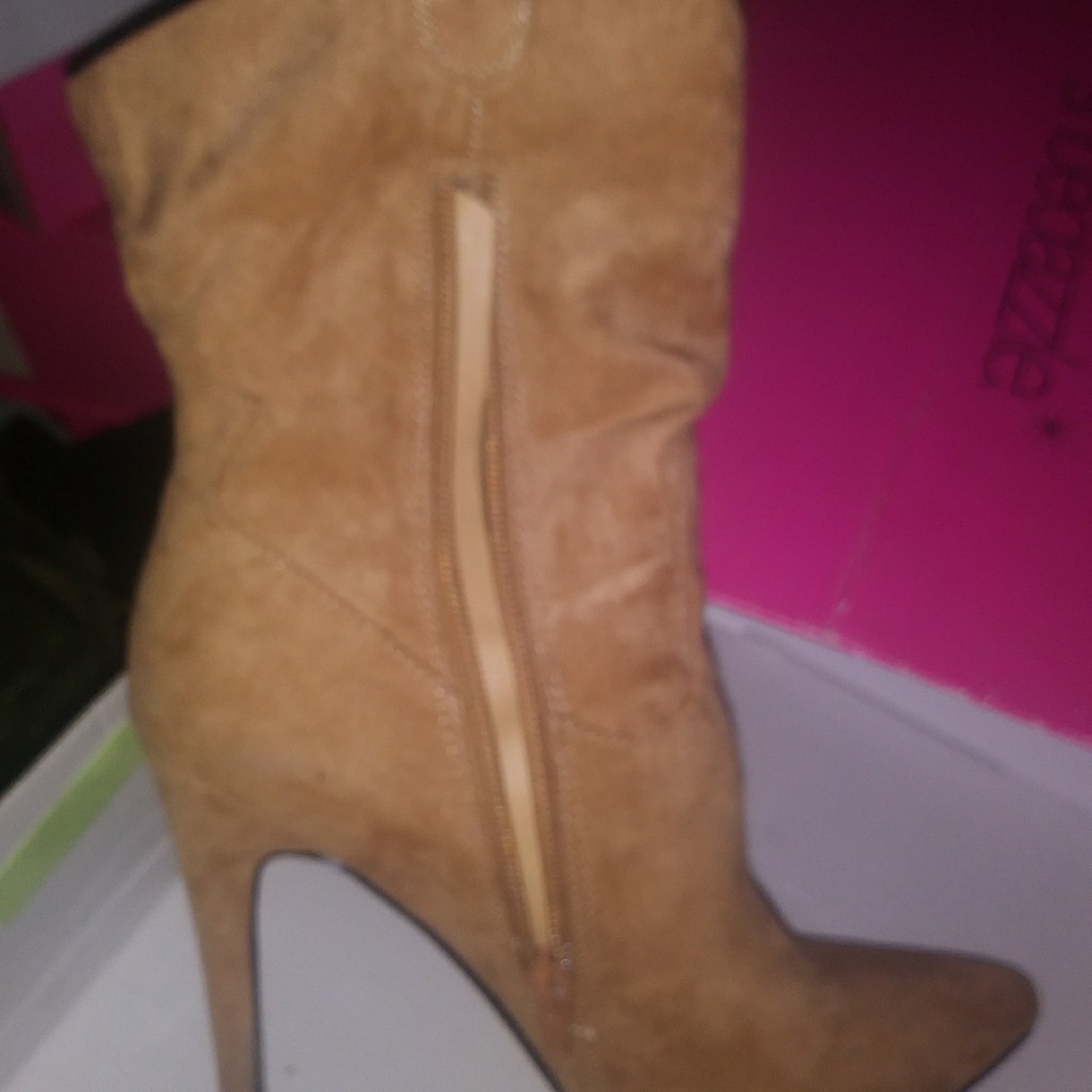 Boots - Picture 2 of 3